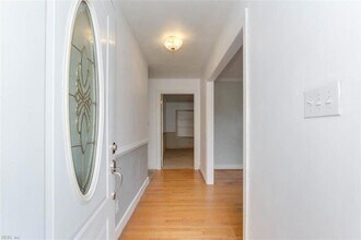 182 Yorkshire Rd in Portsmouth, VA - Foto de edificio - Building Photo