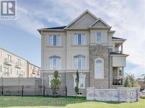 280 Oxford St in Richmond Hill, ON - Building Photo - Building Photo