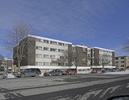 Place Cote-Vertu in St. Laurent, QC - Building Photo