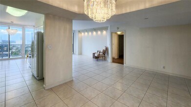 3598 Yacht Club Dr in Aventura, FL - Building Photo - Building Photo