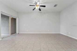 4425 Amberly Oaks Ct in Tampa, FL - Building Photo - Building Photo