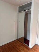 92-01 220th St in Queens, NY - Foto de edificio - Building Photo