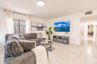 716-720-720 SW 14th Ct in Fort Lauderdale, FL - Building Photo