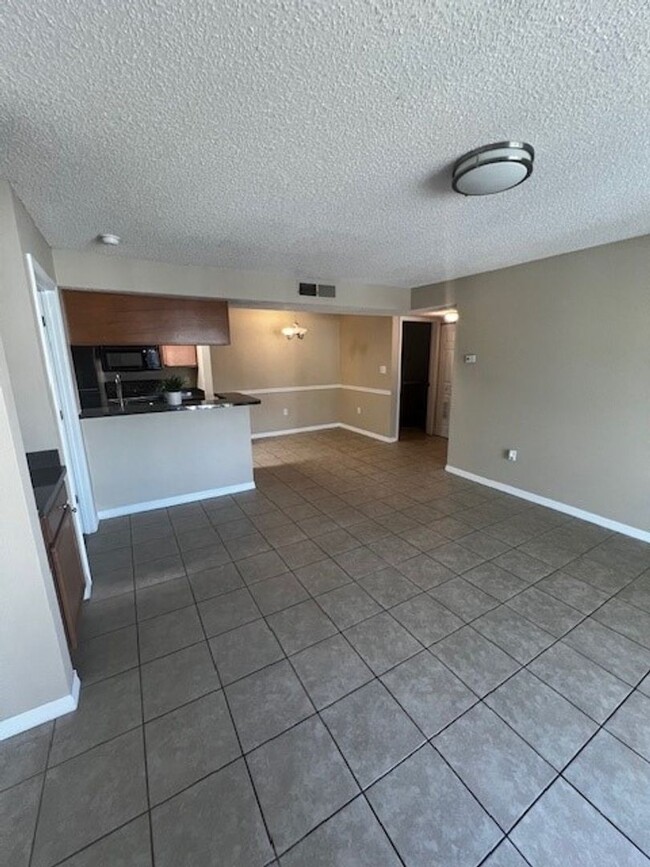 221 Lake Brook Cir in Brandon, FL - Building Photo - Building Photo