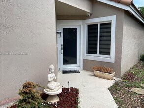 10101 NW 5th St in Plantation, FL - Foto de edificio - Building Photo