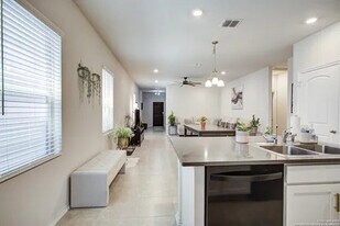 6806 Prue Rd in San Antonio, TX - Building Photo