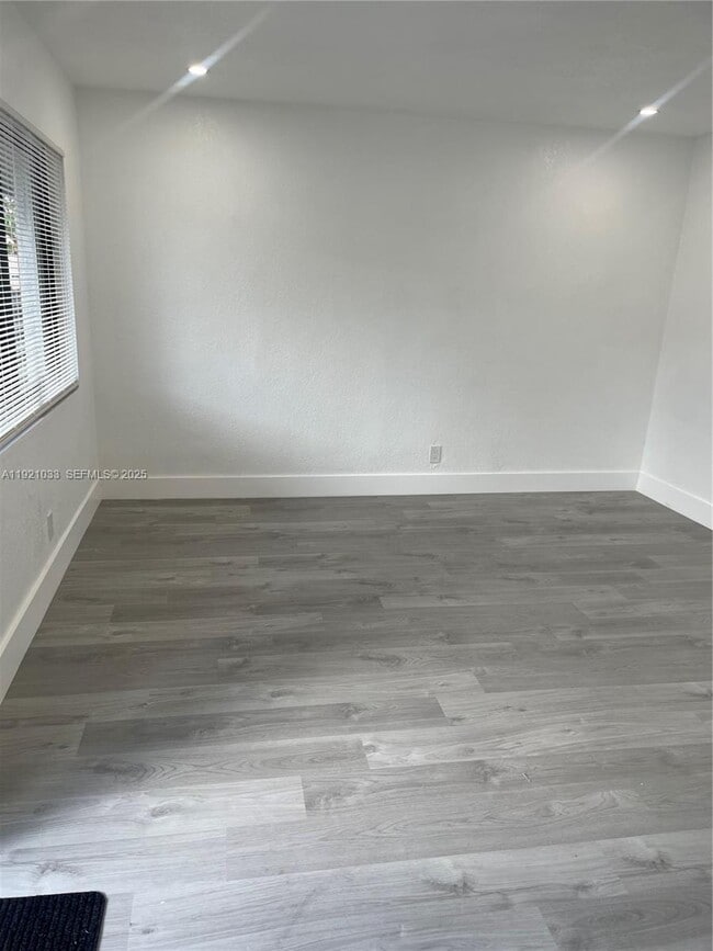 880 NW 8th Ave in Pompano Beach, FL - Foto de edificio - Building Photo