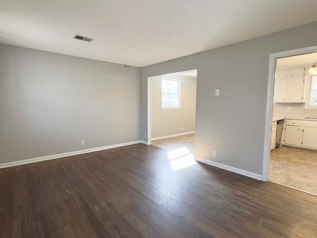 328 Dunbar Cave Rd in Clarksville, TN - Building Photo - Building Photo