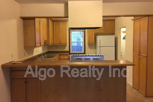 property at 6050 Wentworth Ave