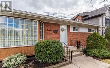 2416 Rebecca St in Oakville, ON - Building Photo - Building Photo