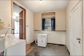 312 S Poplar St in Newton, KS - Building Photo - Building Photo