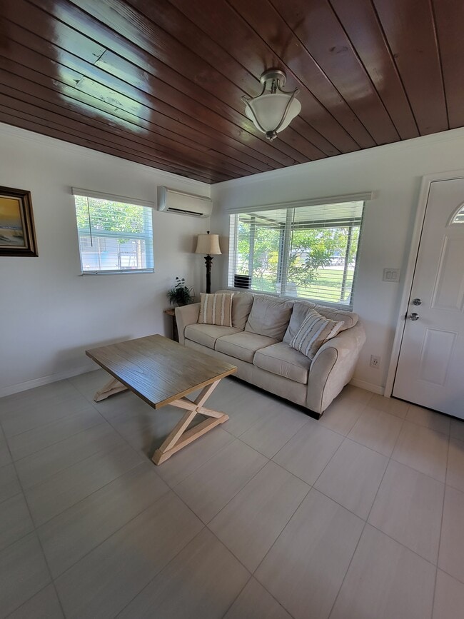 10284 Pennsylvania Ave in Bonita Springs, FL - Building Photo - Building Photo