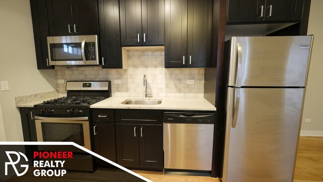 2209 W Eastwood Ave, Unit 3