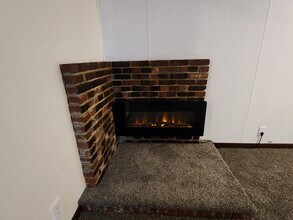 416 3rd St NW in Independence, IA - Foto de edificio - Building Photo