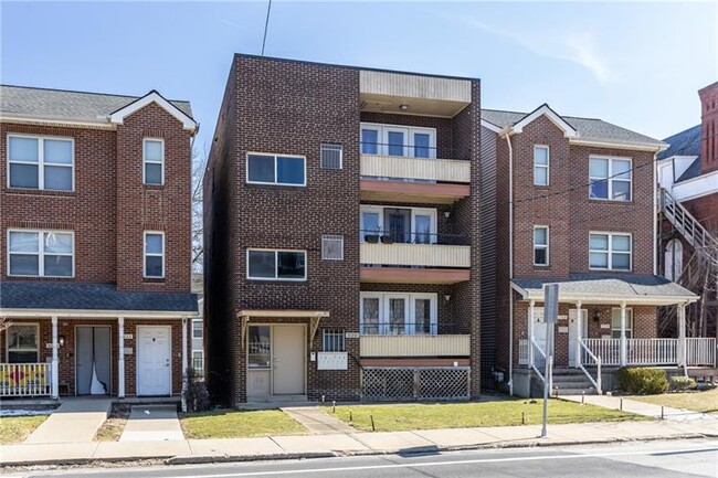 520 S Negley Ave in Pittsburgh, PA - Foto de edificio - Building Photo