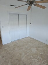 422 Lakeside Dr in Margate, FL - Building Photo - Building Photo