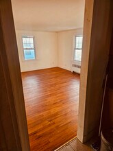 5 Preston St, Unit 2 in Waterville, ME - Foto de edificio - Building Photo