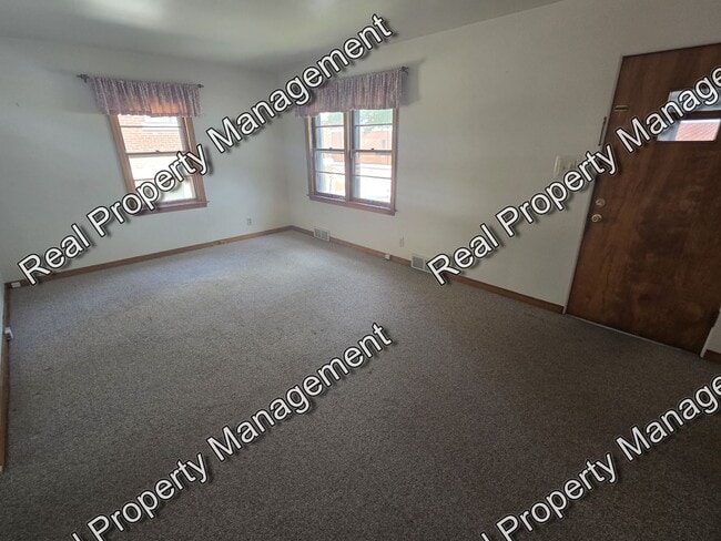 650 E 4th St in Hobart, IN - Foto de edificio - Building Photo