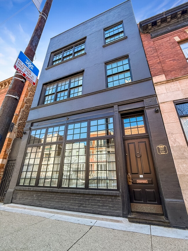 1917 W Belmont Ave in Chicago, IL - Building Photo - Building Photo