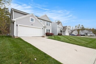 1027 Broken Ridge Dr in Lansing, MI - Building Photo - Building Photo