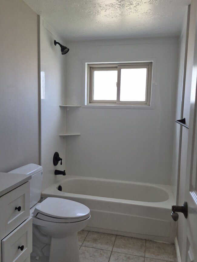 3454 W Brett Ave in West Valley City, UT - Foto de edificio - Building Photo