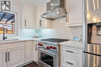 2129 Glenfield Rd in Oakville, ON - Building Photo - Building Photo