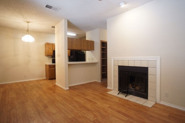 property at 914 W 26th St