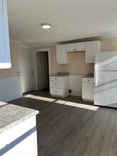 94 W Main St in Vernon, CT - Building Photo - Building Photo