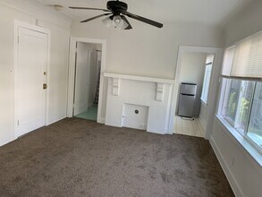 5730 1/2 La Mirada Ave, Unit Studio - 4 in Los Angeles, CA - Foto de edificio - Building Photo