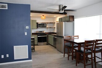 1100 Martinique Dr, Unit 203 in Winter Haven, FL - Building Photo - Building Photo