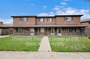 6613-6617-6617 E Livingston Ave in Reynoldsburg, OH - Building Photo