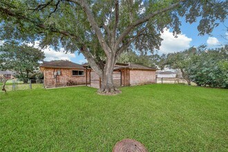 501 Desert Aire Dr in Friendswood, TX - Building Photo - Building Photo