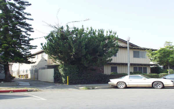 835 Chestnut Ave in Long Beach, CA - Building Photo - Building Photo