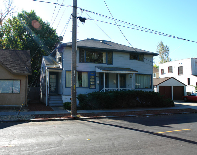 704-708 Susana St in Martinez, CA - Foto de edificio - Building Photo