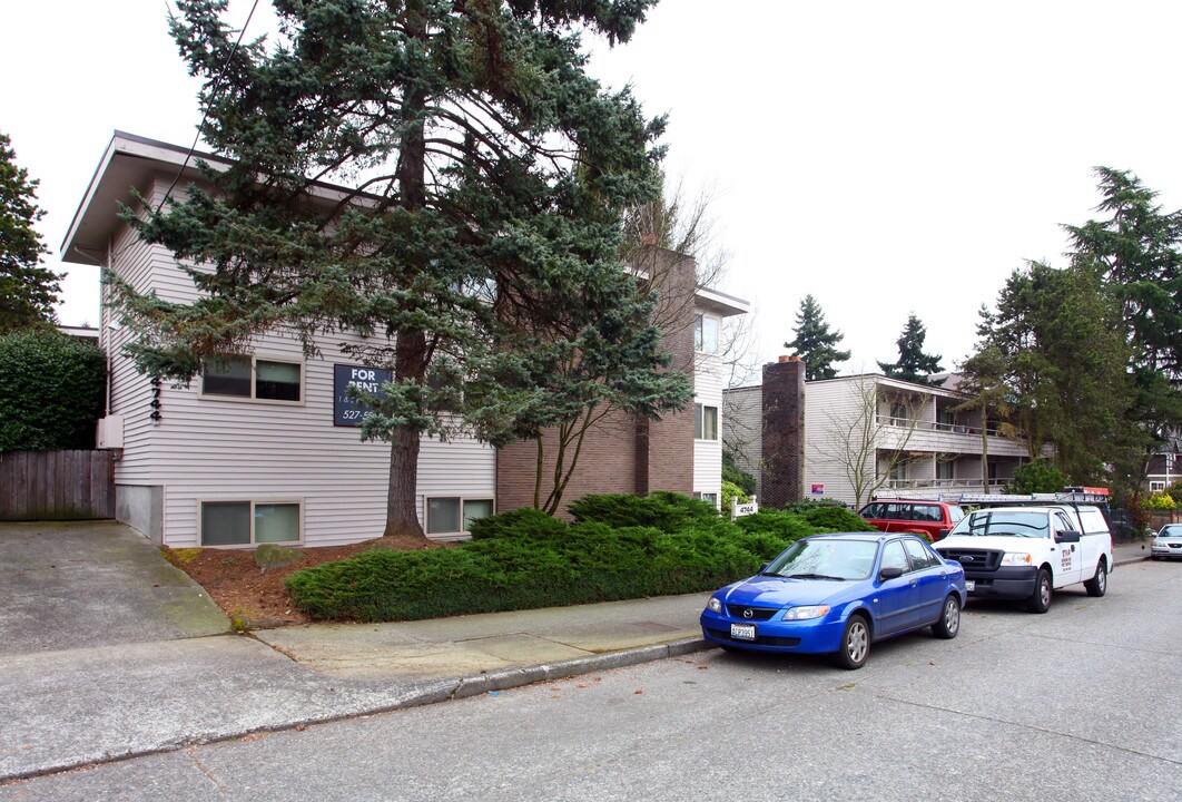 Lewison Place Apartments in Seattle, WA - Building Photo