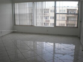 1460 NE 169th St in North Miami Beach, FL - Building Photo