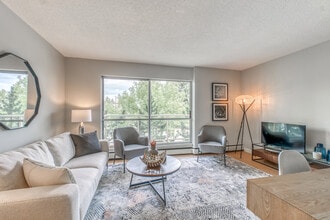 Kingsland Gardens in Calgary, AB - Building Photo - Building Photo