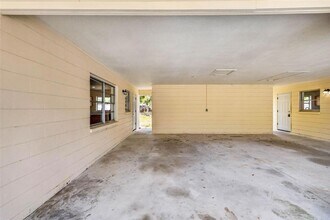 34816 Evergreen Way in Ridge Manor, FL - Foto de edificio - Building Photo