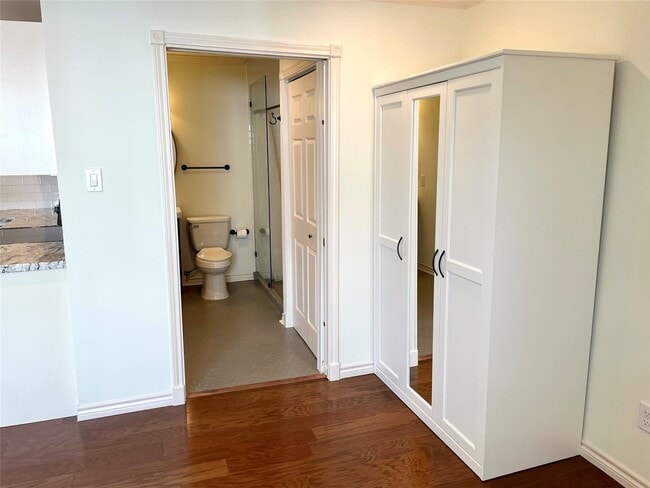 property at 1332 W 21st St