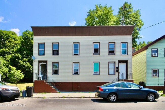 382 10th St in Troy, NY - Building Photo - Building Photo