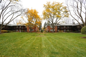 Plum Grove in Rolling Meadows, IL - Building Photo - Building Photo