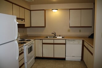 3508 S 43rd St, Unit 2 BR Condo with Garage in Milwaukee, WI - Building Photo - Building Photo