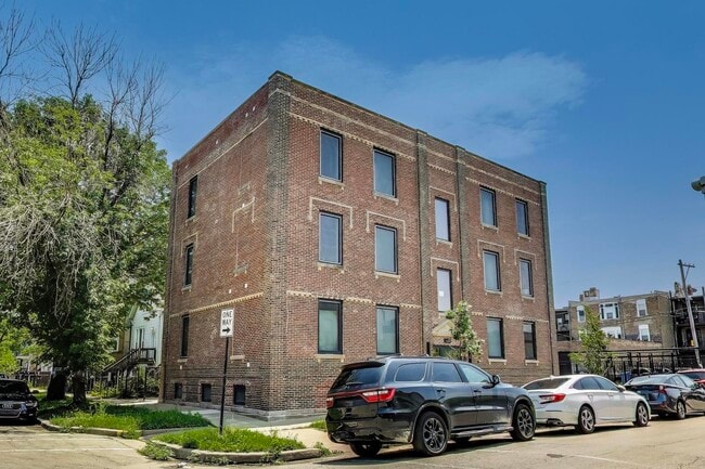 2023 N Drake Ave in Chicago, IL - Building Photo - Building Photo