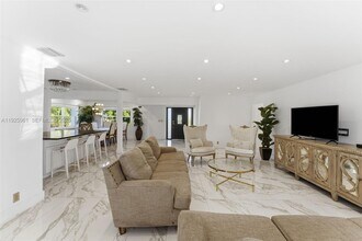 201 Calle Grande Dr in Hollywood, FL - Foto de edificio - Building Photo