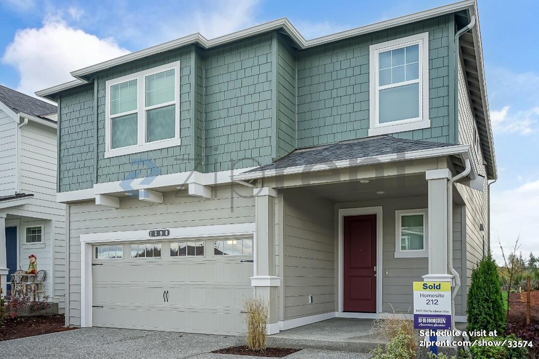 1390 SW Pendleton Way in Port Orchard, WA - Foto de edificio