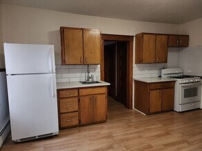 106 Lyons St in New Britain, CT - Building Photo - Building Photo