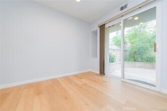 807 Yorkshire in Irvine, CA - Building Photo - Building Photo