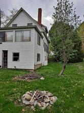 345 Main St in Vassalboro, ME - Foto de edificio - Building Photo