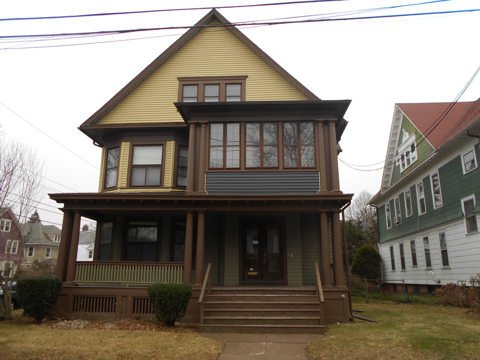 310 Willow St in New Haven, CT - Building Photo