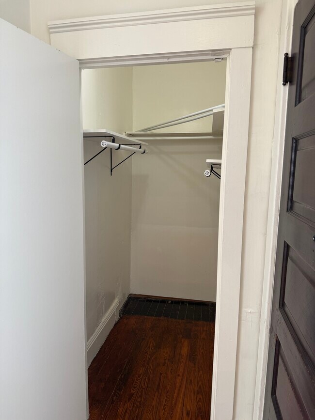 4008 Prytania St, Unit B in New Orleans, LA - Foto de edificio - Building Photo